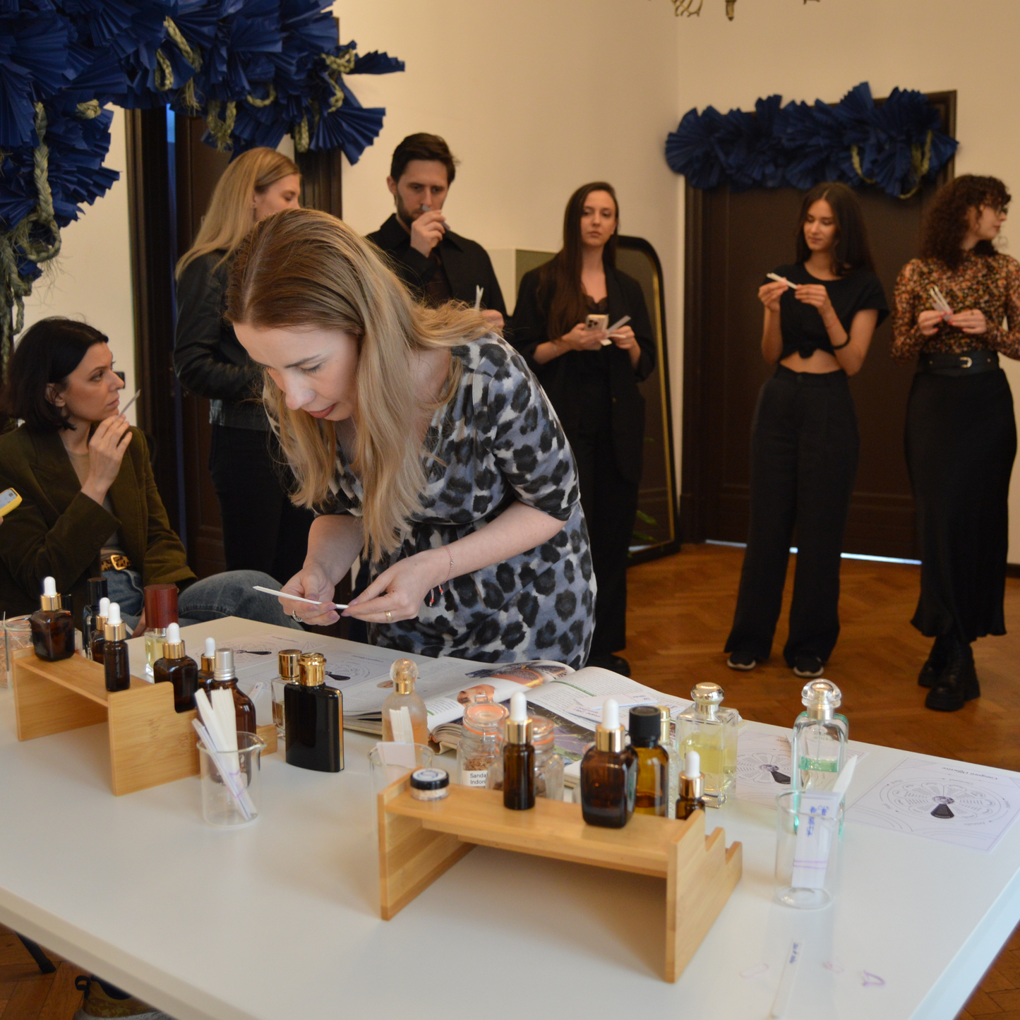 ATELIER POVEȘTI CU ESENȚĂ - INTRODUCERE ÎN UNIVERSUL PARFUMURILOR