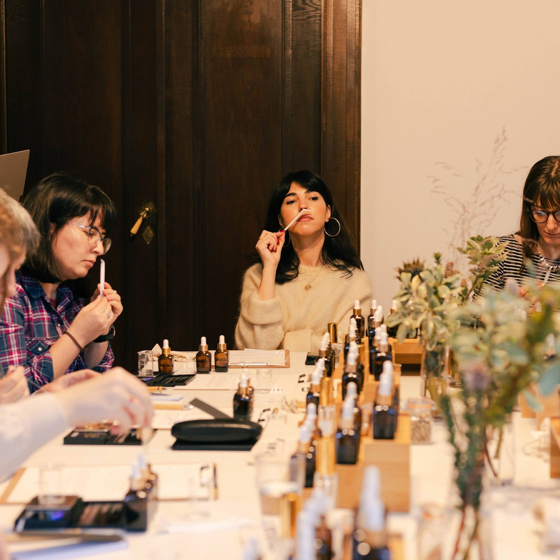 O experienta noua in Cluj in care participantii isi creeaza un parfum personalizat