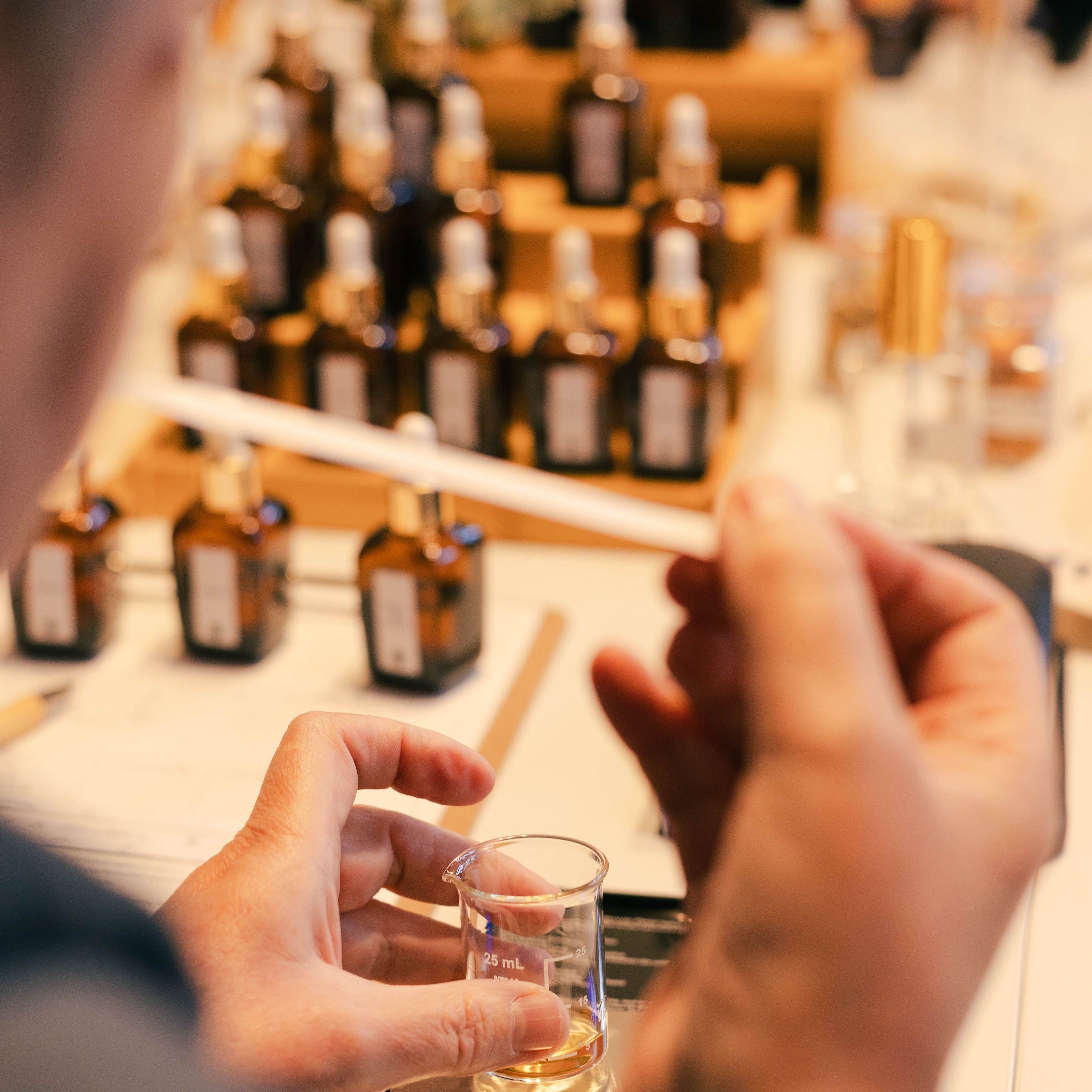 Vezi cum miros de fapt notele din parfumurile tale preferate